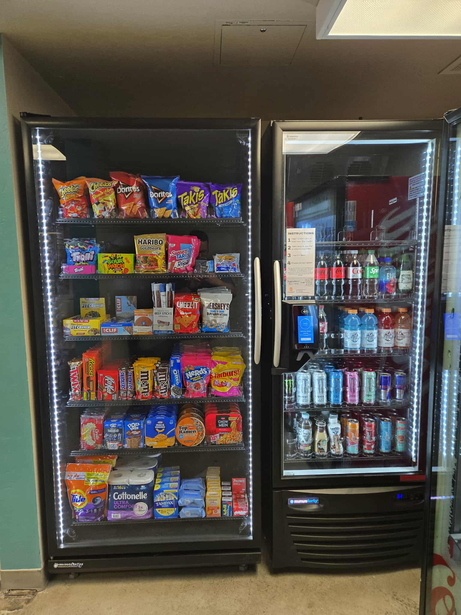 Smart vending machine with real-time inventory tracking